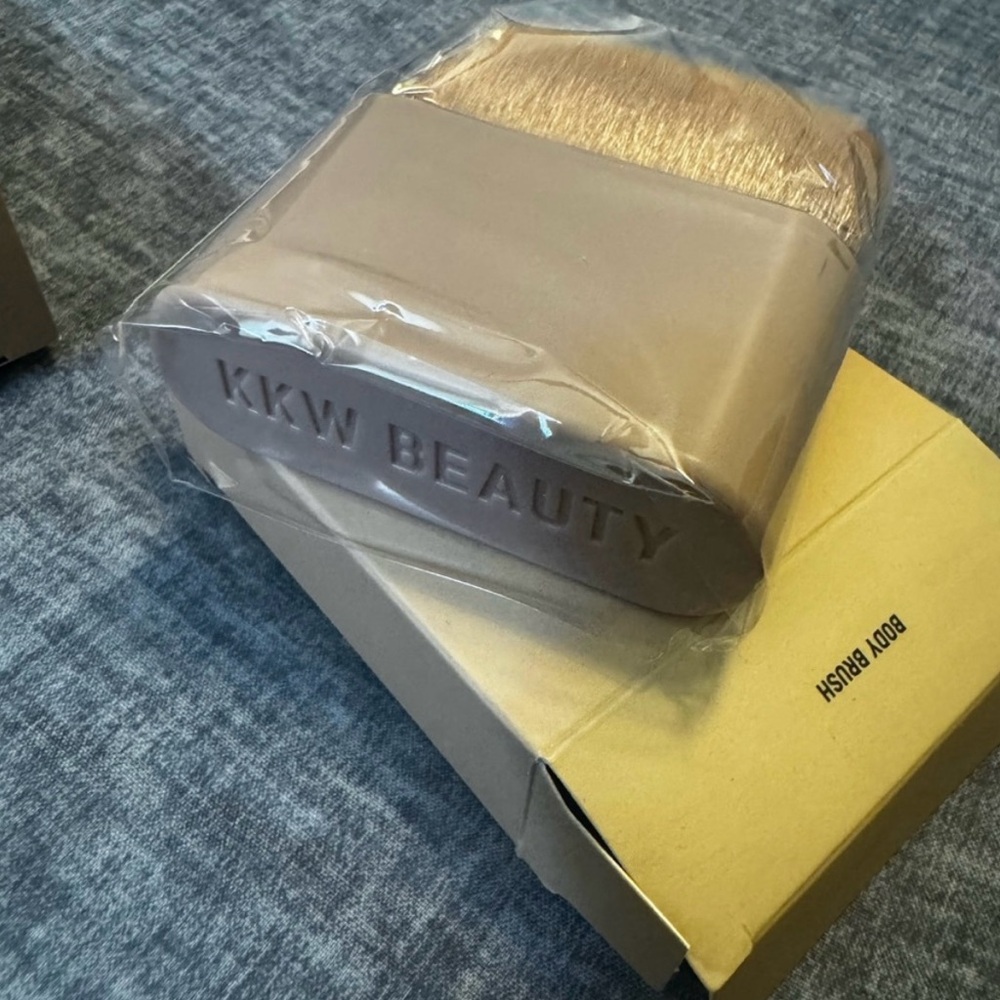 Kkw beauty bundle deal
Everything is new - Picture 2 of 14